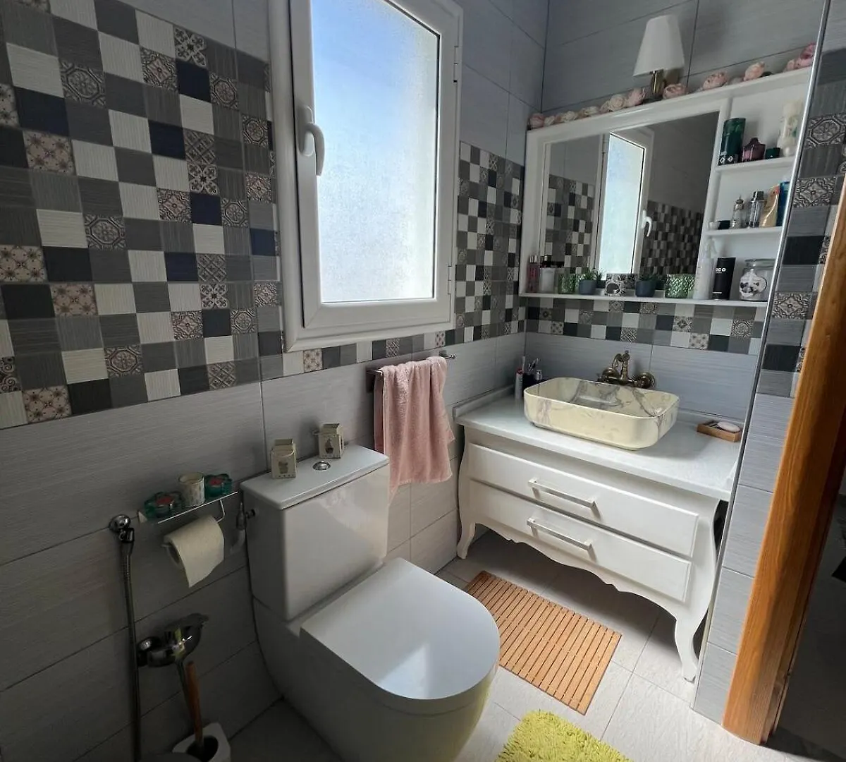 Private Floor, Shared Stairs Etage Prive Escalier Entree Partages Apartment Ariana Tunisia