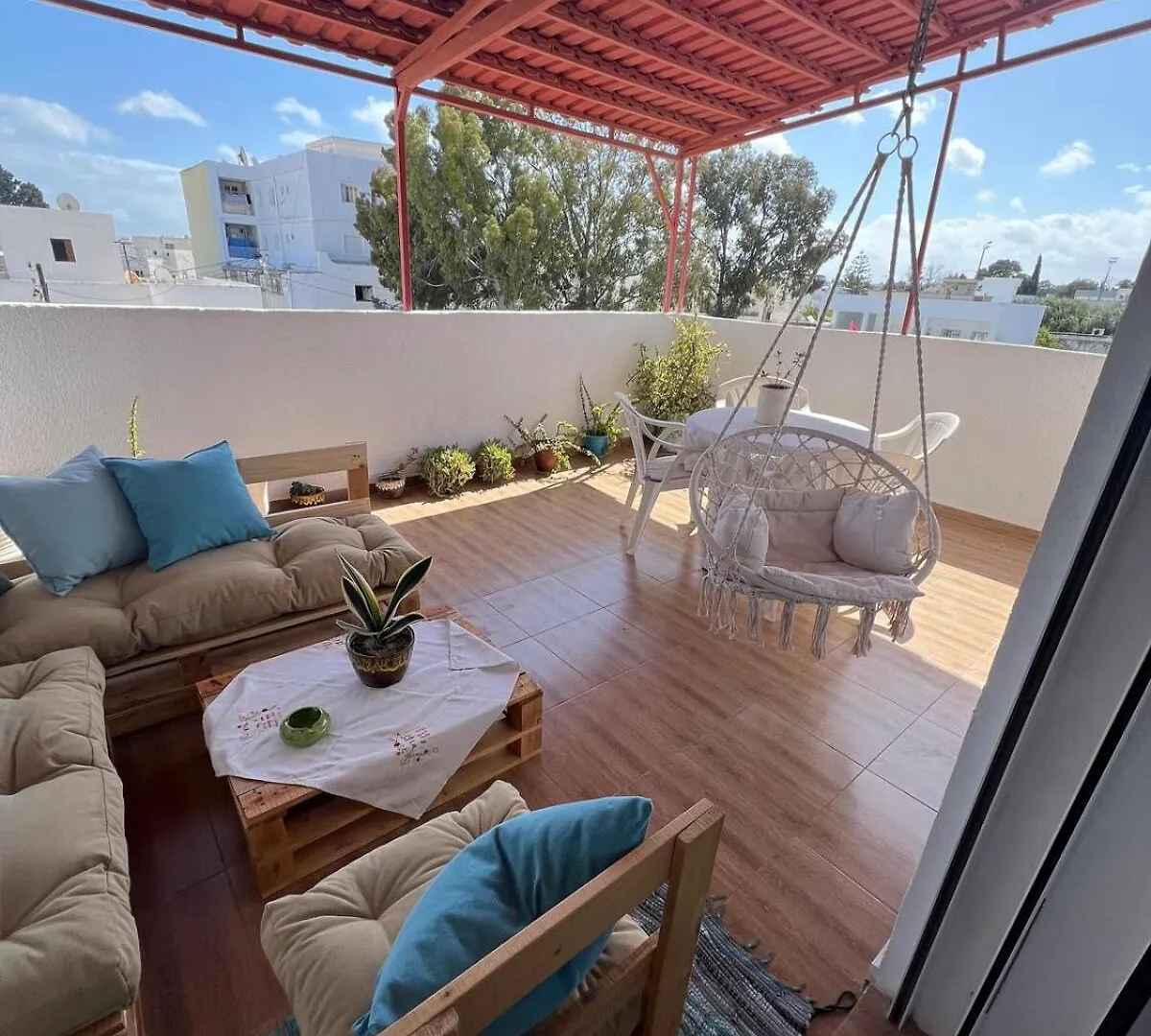 Private Floor, Shared Stairs Etage Prive Escalier Entree Partages Apartment Ariana