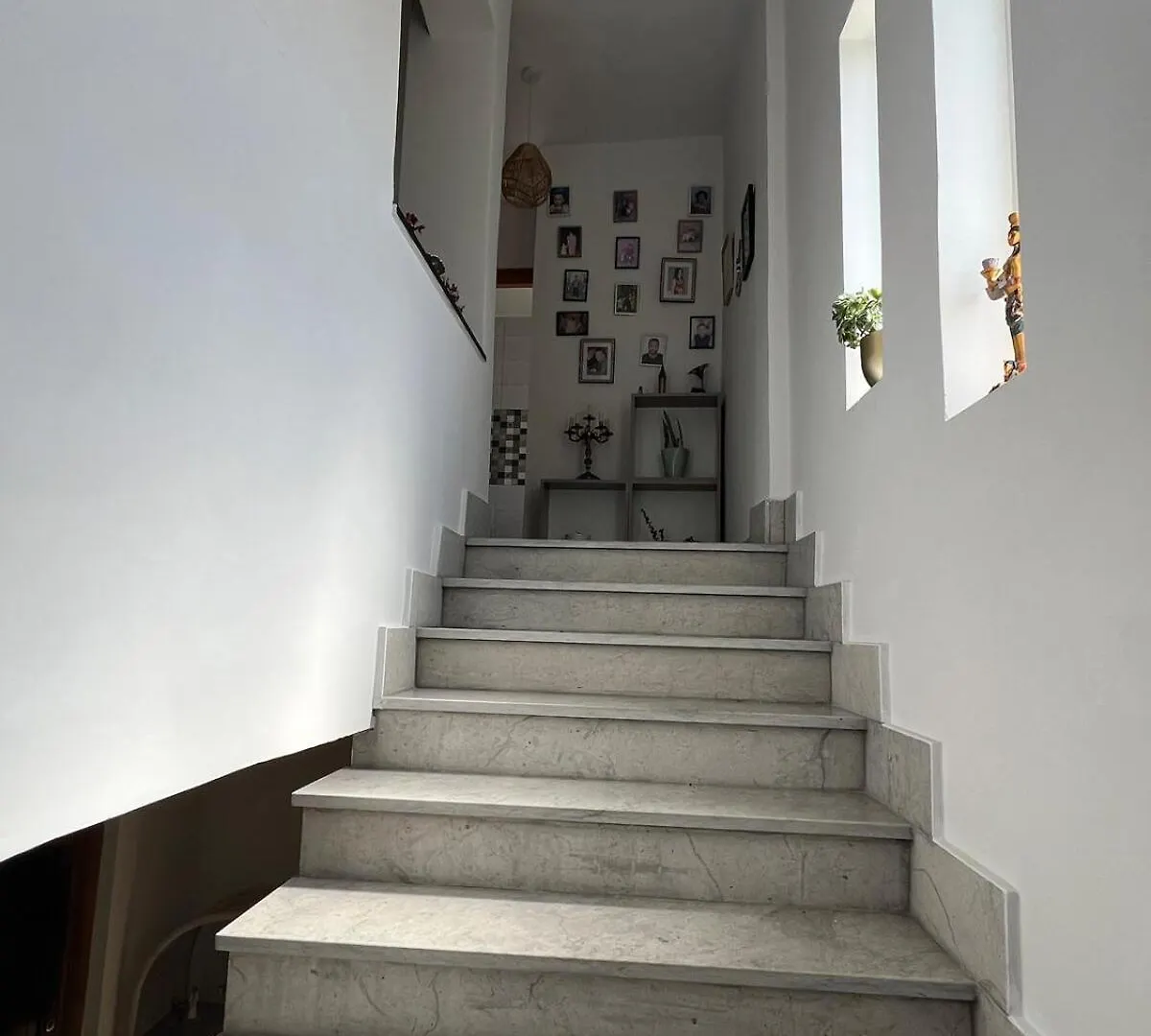 Private Floor, Shared Stairs Etage Prive Escalier Entree Partages Apartment Ariana