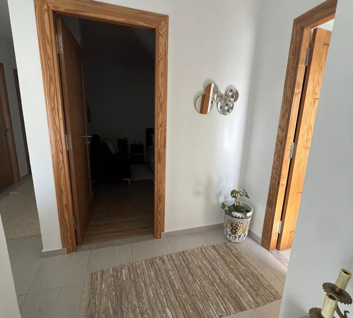 Private Floor, Shared Stairs Etage Prive Escalier Entree Partages Apartment Ariana