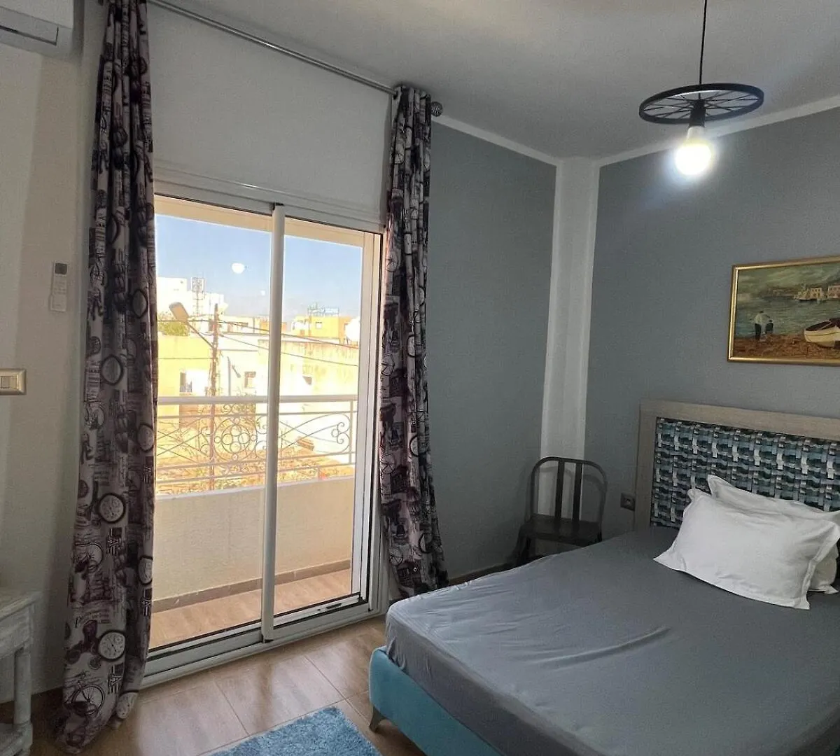 Private Floor, Shared Stairs Etage Prive Escalier Entree Partages Apartment Ariana